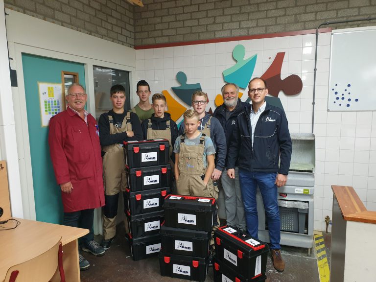 Afbeelding Sponsoring gereedschapsetjes aan Gilde Vakcollege Techniek